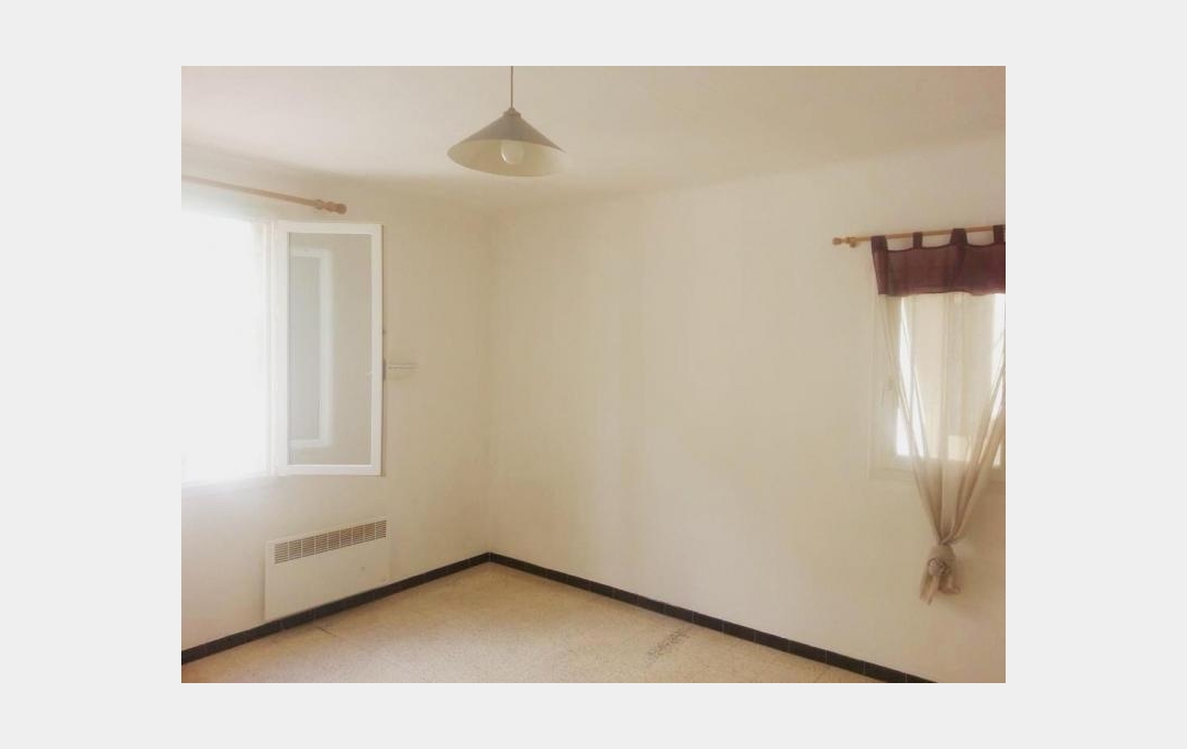 Annonces VENELLES : Apartment | GREOUX-LES-BAINS (04800) | 30 m2 | 410 € 