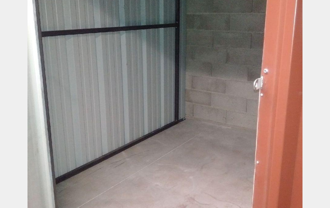 Annonces VENELLES : Garage / Parking | PEYROLLES-EN-PROVENCE (13860) | 8 m2 | 160 &euro; 