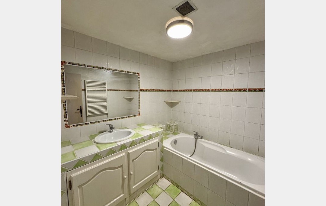 Annonces VENELLES : Maison / Villa | VENELLES (13770) | 136 m2 | 1 935 &euro; 