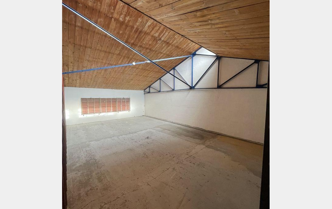 Annonces VENELLES : Garage / Parking | PEYROLLES-EN-PROVENCE (13860) | 30 m2 | 400 &euro; 
