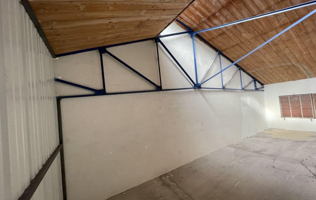 Annonces VENELLES : Garage / Parking | PEYROLLES-EN-PROVENCE (13860) | 30 m2 | 400 &euro; 