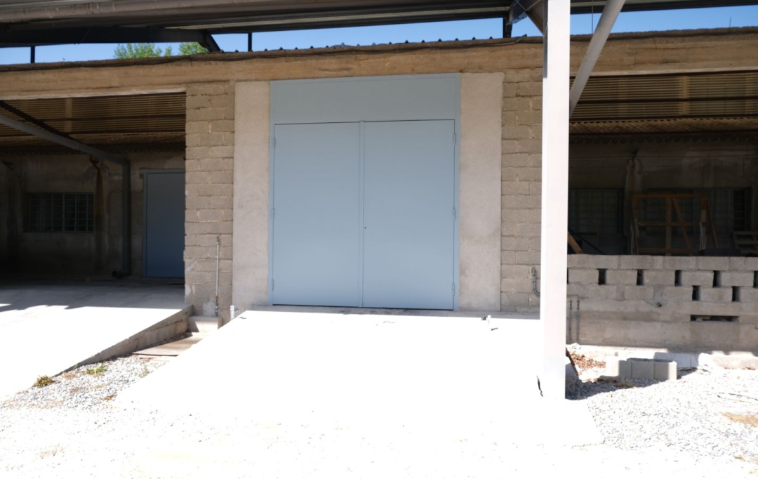Annonces VENELLES : Garage / Parking | PEYROLLES-EN-PROVENCE (13860) | 95 m2 | 840 &euro; 